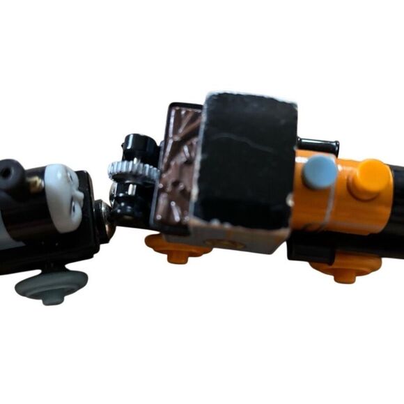 Thomas & Friends Wooden Railroad Bash & Dash - Picture 2 of 9